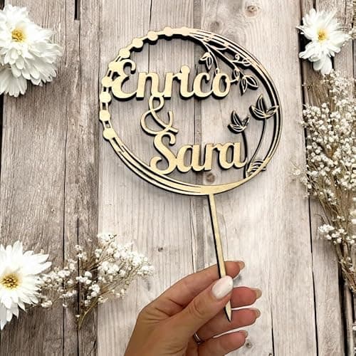 Butterfly Store Cake Topper Personalizzato Nomi in Legno – Decorazione per Torta Matrimonio, Anniversario o Evento Speciale – Stile Boho Elegante – 15x25 cm – Artigianale e su Misura
